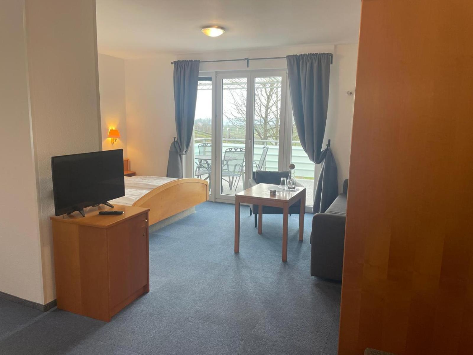 Hotel Berghof Albersweiler Экстерьер фото